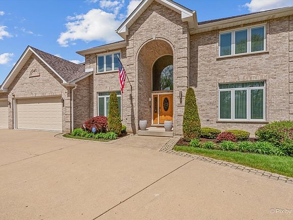 2nd image of 402 Meadow Ridge Ln