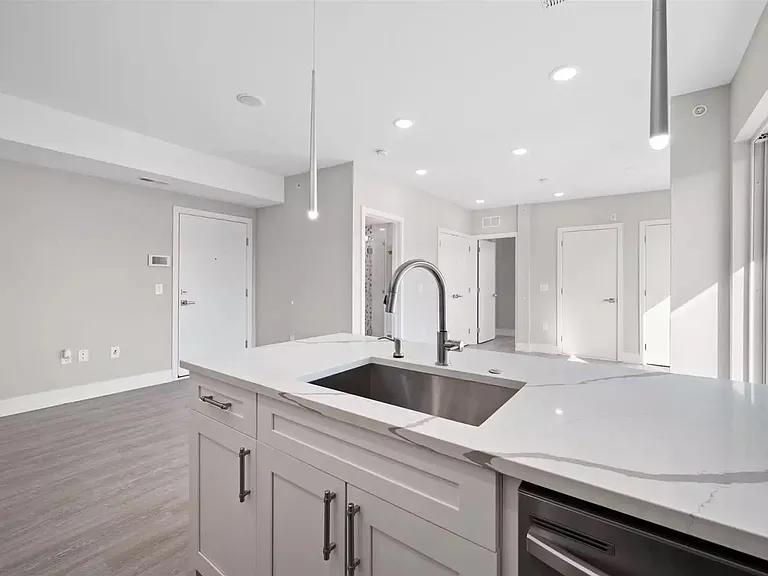 649 N 35th St #202 — Photo 3
