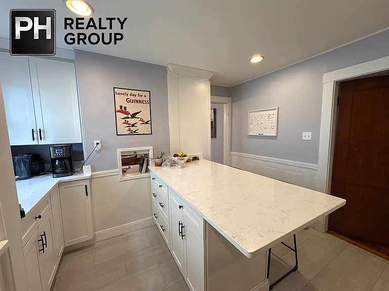 37 Irma Ave — Photo 4
