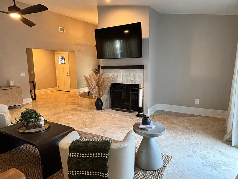 2532 Dauphine Ct E — Photo 6