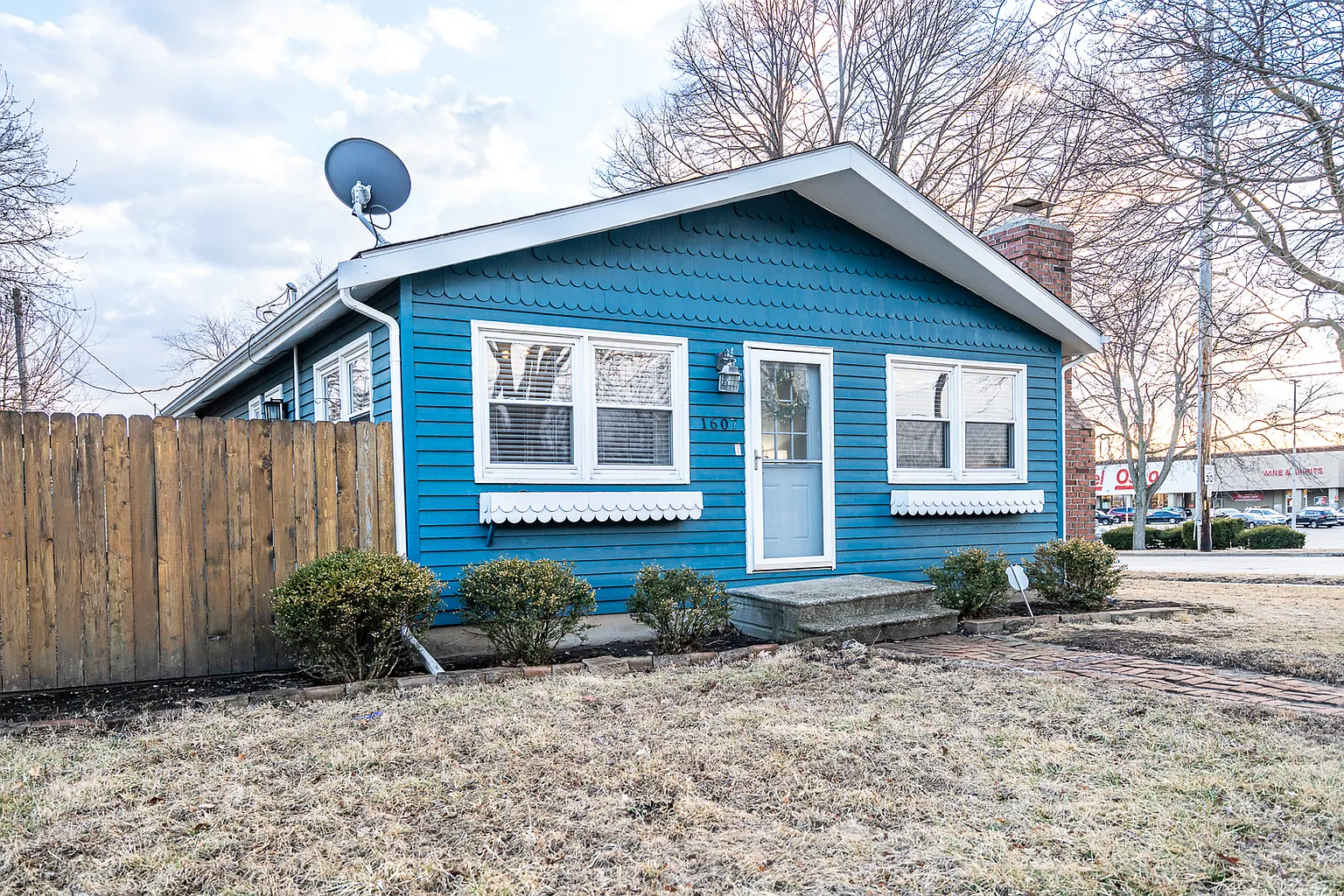 1607 Hovey Ave photo 1