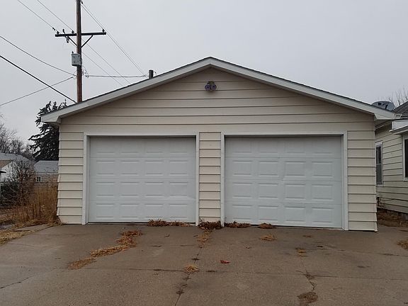 2nd image of 1604 N Grand Island Ave