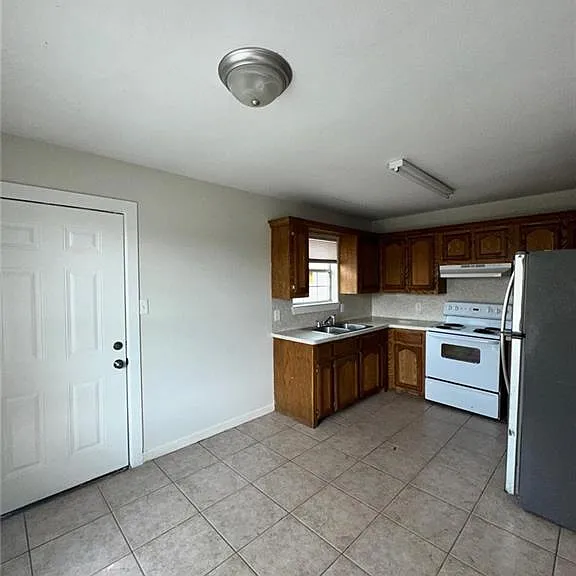 800 W Bronze Dr #2 — Photo 5