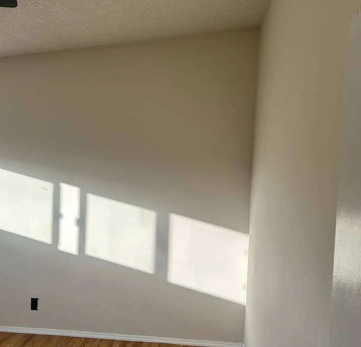 3003 Rowena Ave — Photo 4