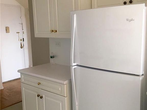 5th image of 3660 Oxford Ave APT 3E