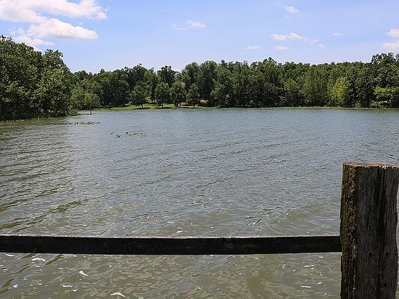 5th image of 1005 Lake Dr