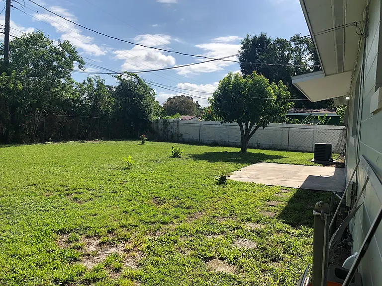 1209 Forester Ave — Photo 15