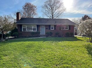 804 Ahland Rd, Woodlawn Park, KY 40207