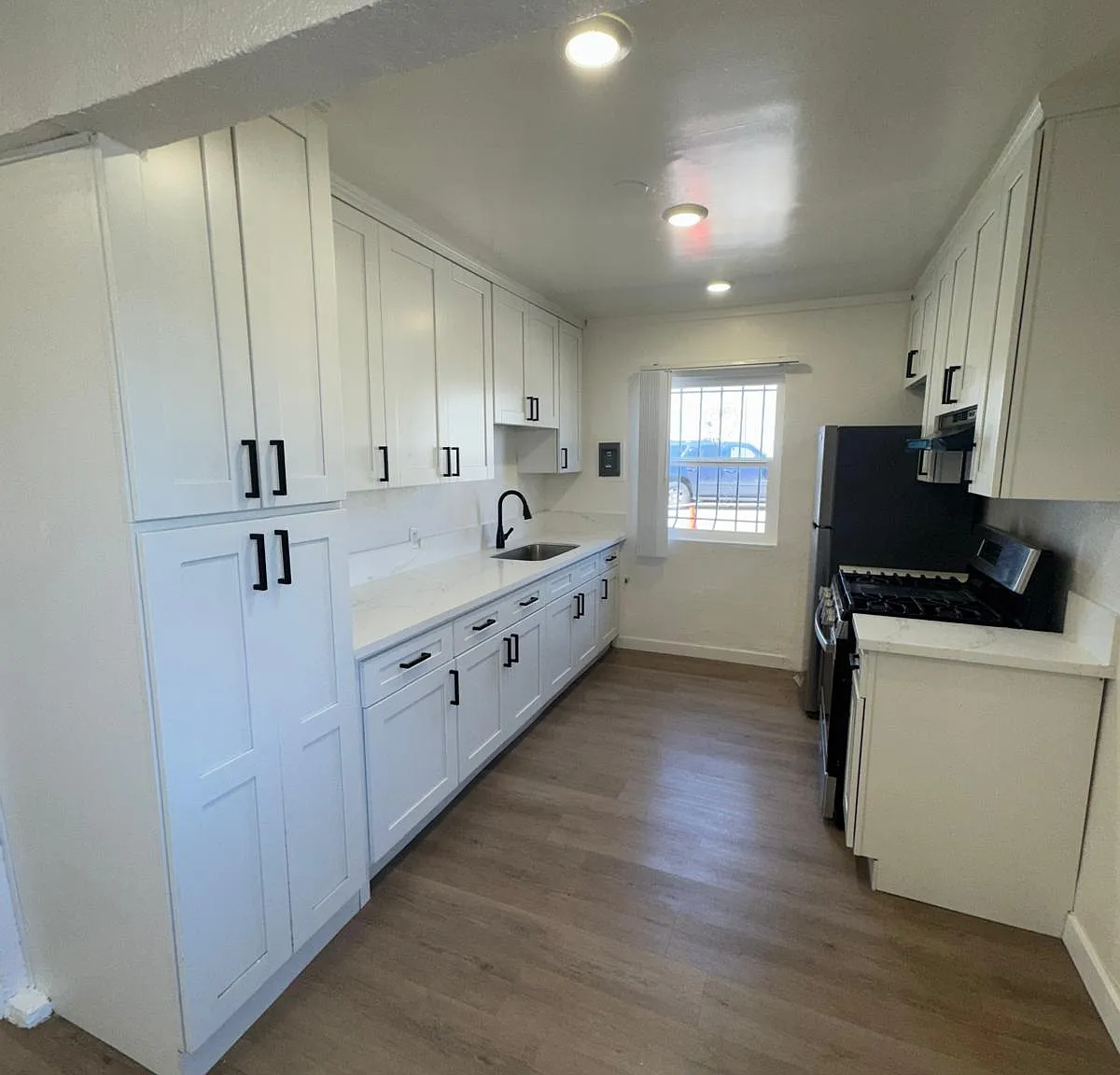 2 bed, 1000 sqft, $2,200 — Photo 1