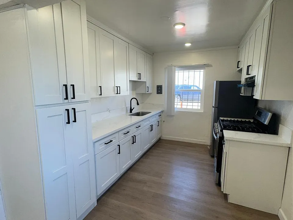 3467 W Florence Ave #4