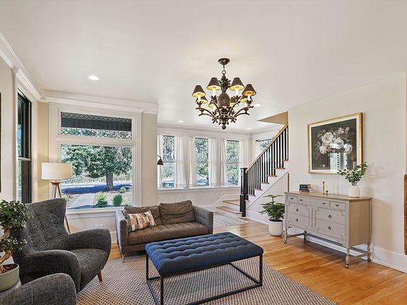 2nd image of 1306 N Summit Blvd
