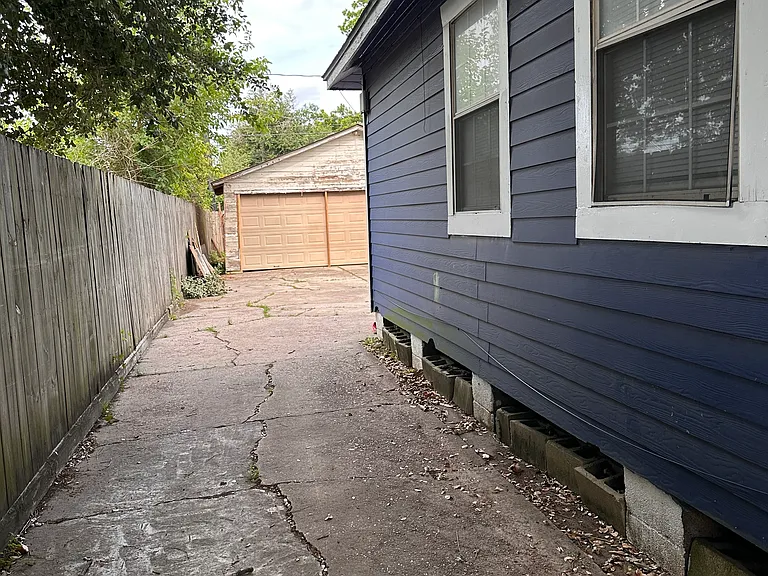 533 Majestic St — Photo 9