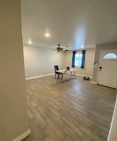 225 W Adams St — Photo 2