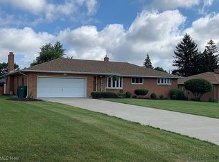 807 Parkview Dr, Seven Hills, OH