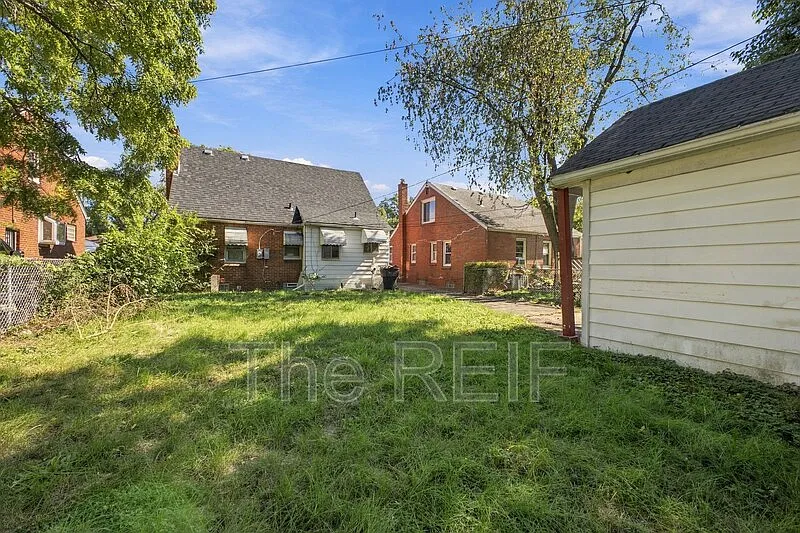 3 bed, 1.0 bath, 757 sqft, $1,280 — Photo 4