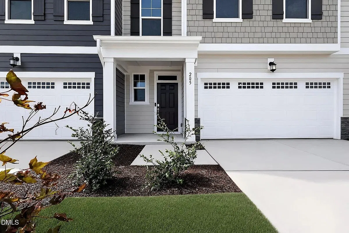 4 bed, 3.0 bath, 2321 sqft, $2,500 — Photo 1