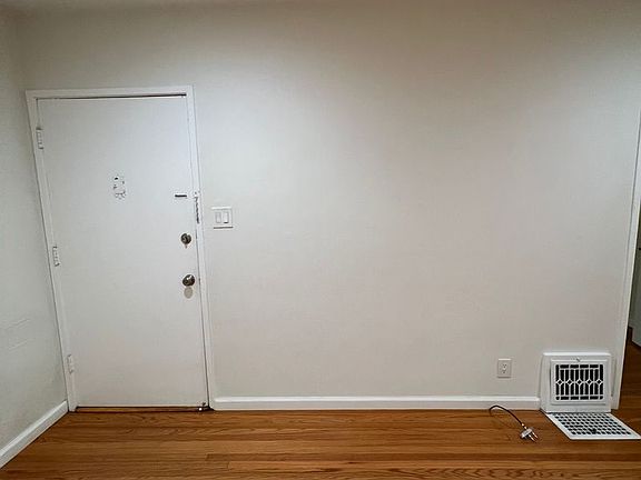 4th image of 209 W Maple St Unit B