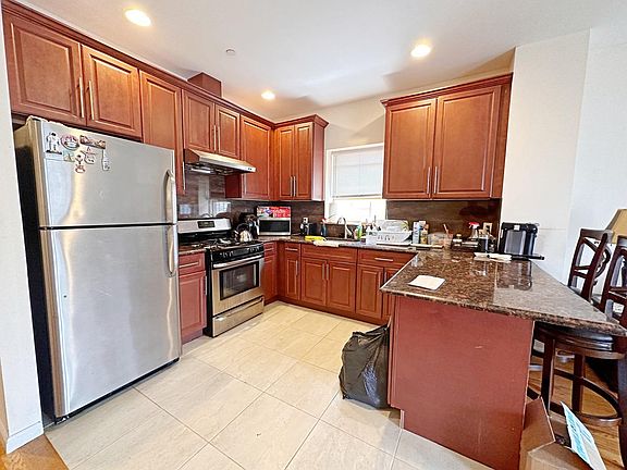 3rd image of 71 Bay 28th St #2D