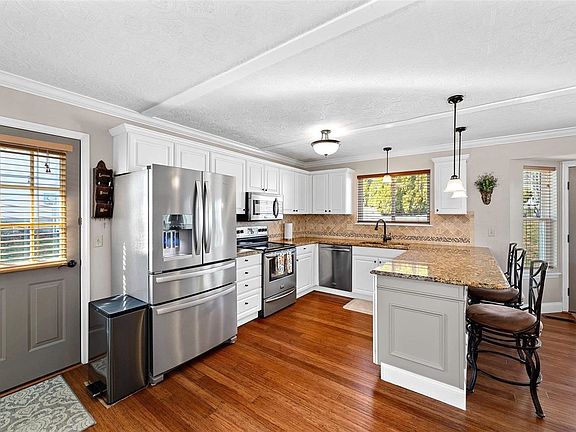 3rd image of 307 Country Meadows Dr