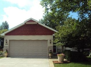 1210 Paddock Trl, Woodbury, MN 55125