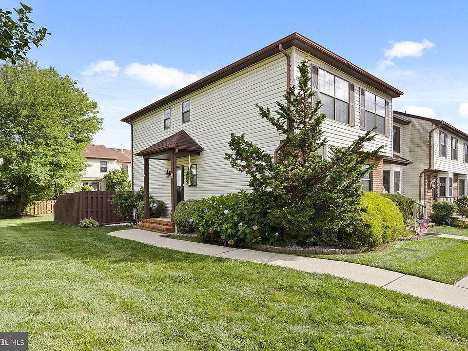 1st image of 10 Roberts Ct