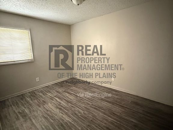 4th image of 1301 Evergreen St APT B