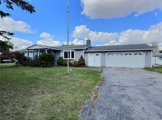 7357 Randall Rd, Le Roy, NY 14482