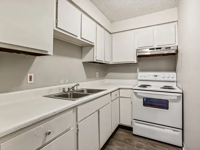 Northfield Manor Apartments — Photo 3