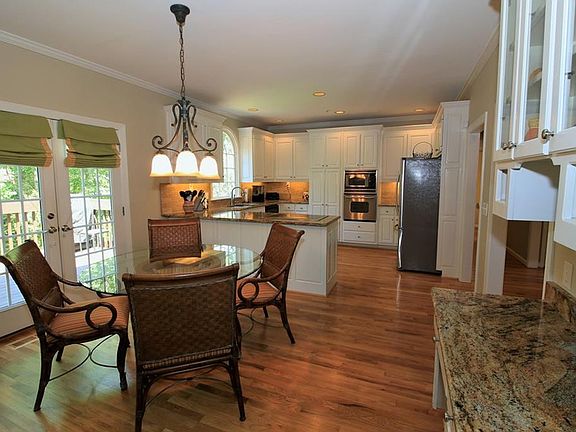 3rd image of 625 Blakenham Ct