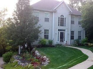 274 Foxfire Dr, Howell, MI 48843