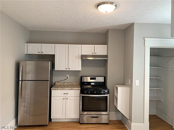 3rd image of 2129 Althen Ave