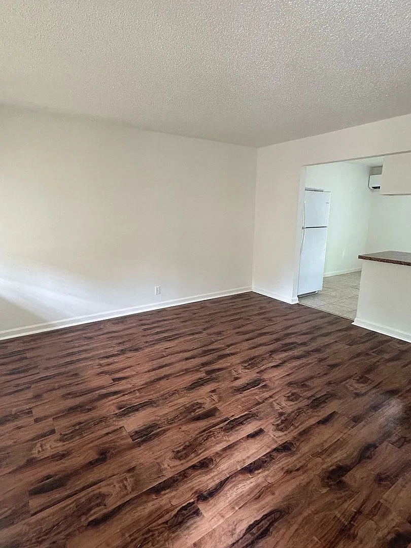725 W 4th Ave — Photo 4