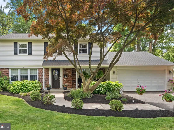 169 Centenary Ln, Warminster, PA 18974