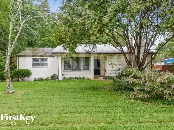 3303 Canterbury St, Greensboro, NC 27408