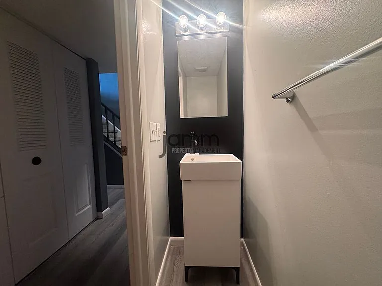 19479 Puritas Ave — Photo 23