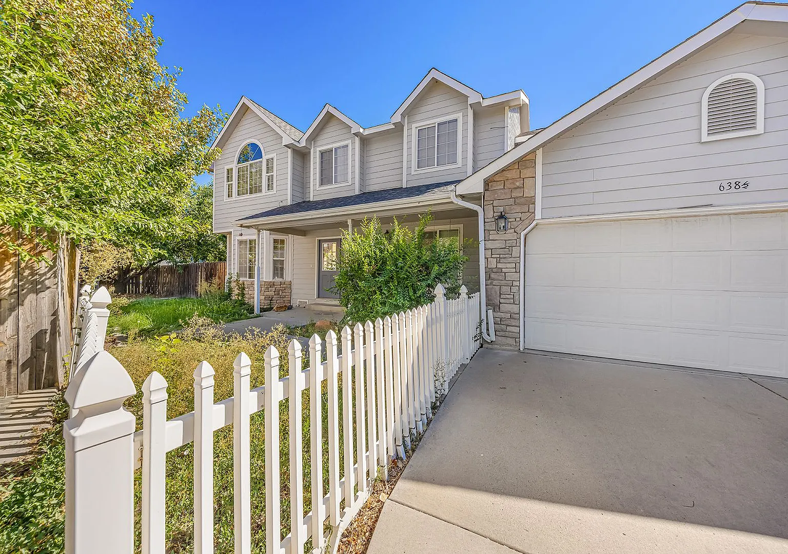 Irish Walk Subdivision - Gorgeous 4 Bedroom — Photo 1