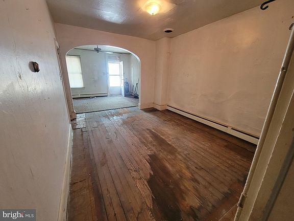 5th image of 119 Carbon St