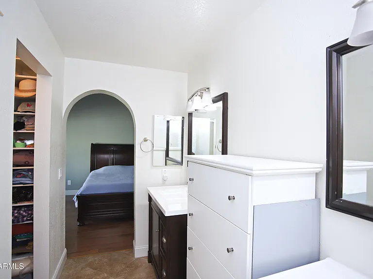 1317 E San Angelo Ave — Photo 25