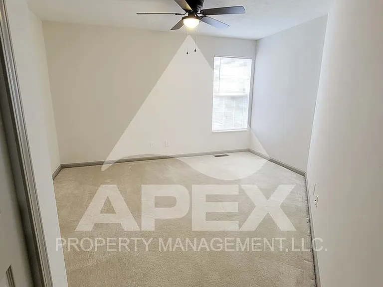 8140 Faircrest Ln — Photo 27