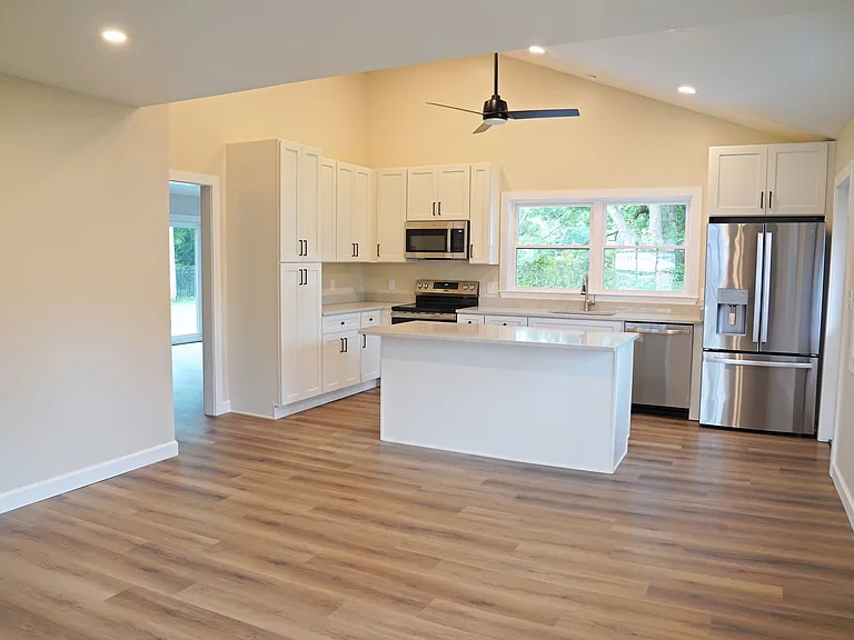612 Southgate Rd — Photo 7