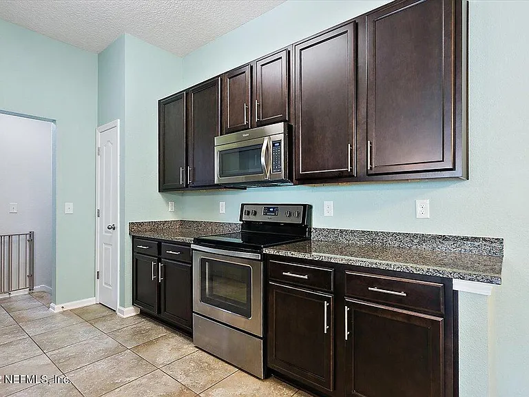 213 Larkin Pl #108 — Photo 5