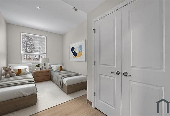 5th image of 327 N Negley Ave #103