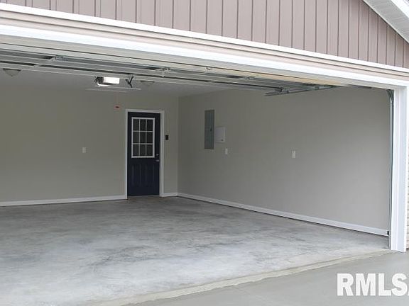 4th image of 610 Schneider St