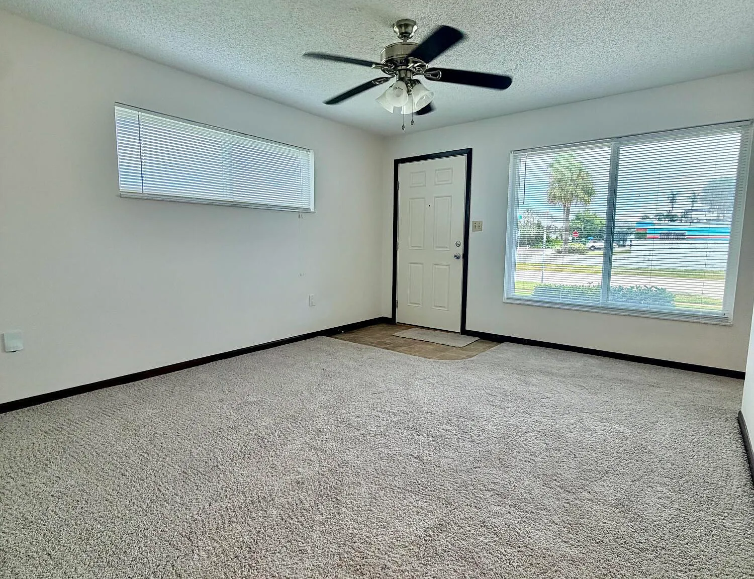 2 bed, 1.5 bath, 1037 sqft, $2,050 — Photo 3