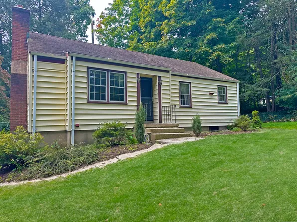 1 Woods End Lane, Norwalk, CT 06850
