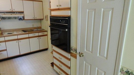 4th image of 6654 Sagefield Ave