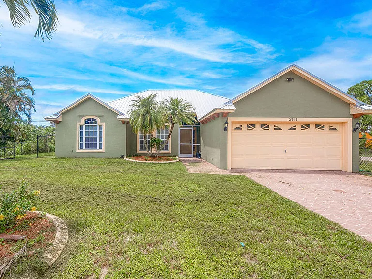 2741 SW Pierson Rd — Photo 1