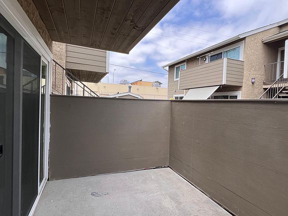 4th image of 134 S Western Ave #13
