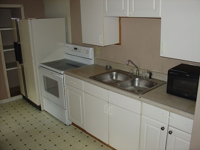 2nd image of 902 S 30th St APT 7