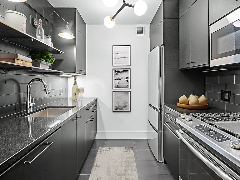 516 W 47th St #S6A — Photo 5